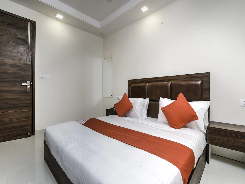 OYO Flagship 22449 Rajouri Garden J block