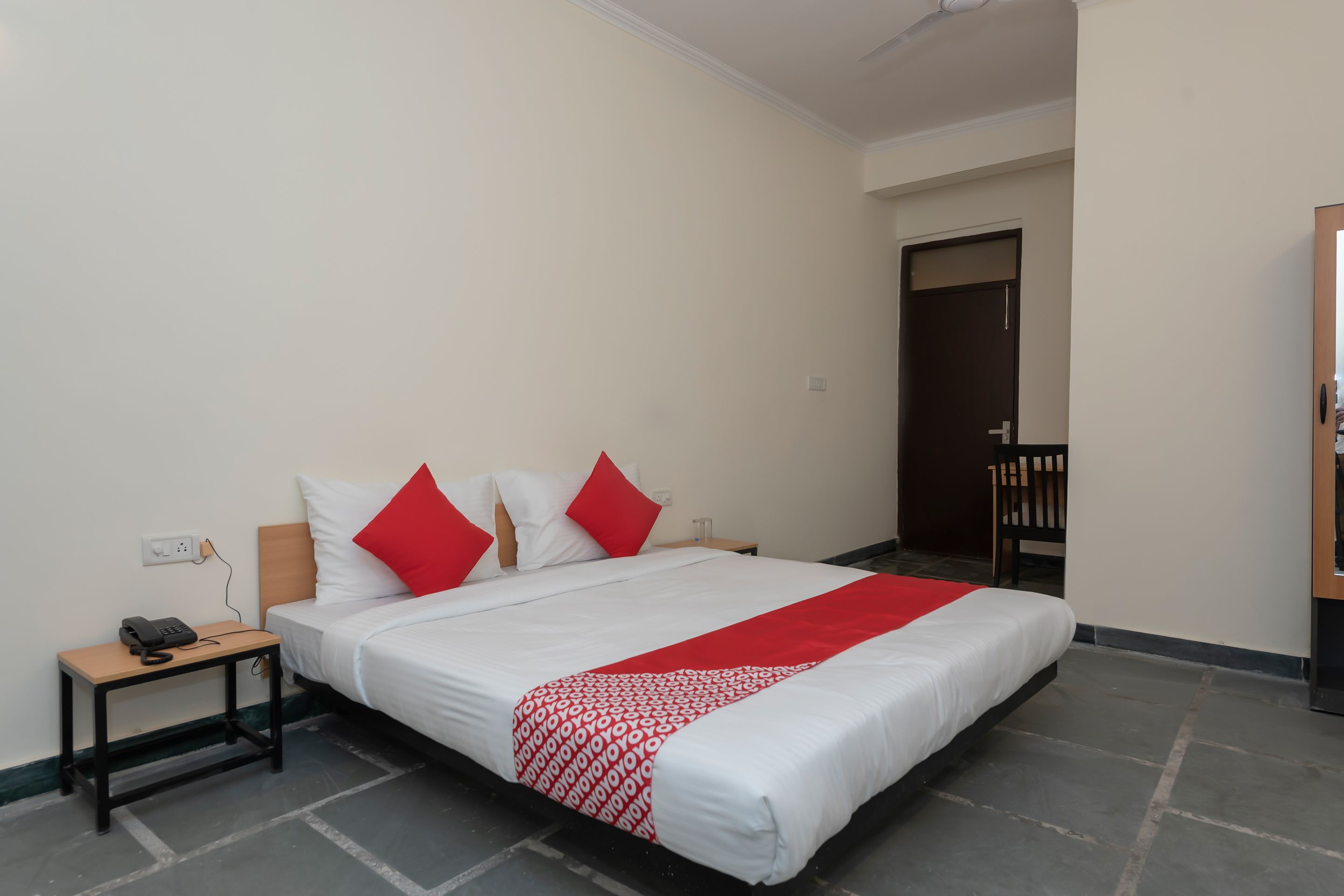 OYO Flagship 45264 Opposite Paryavaran Complex Post Office