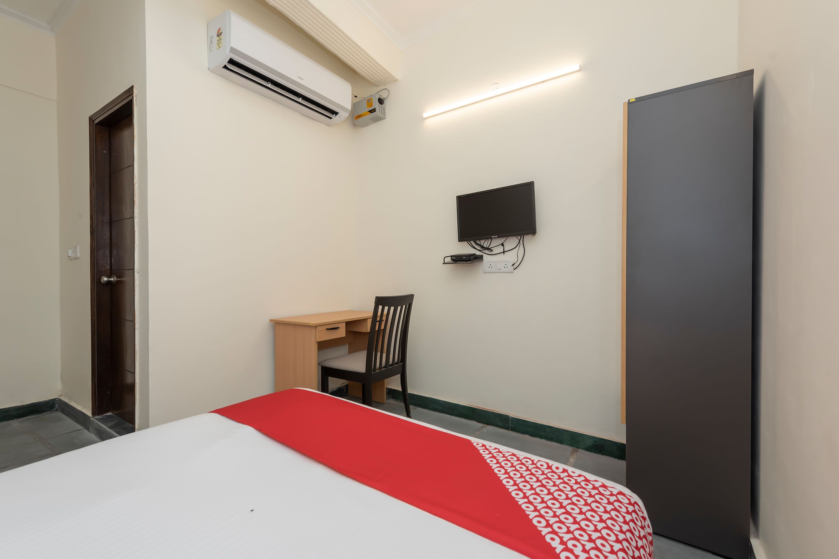 OYO Flagship 45264 Opposite Paryavaran Complex Post Office