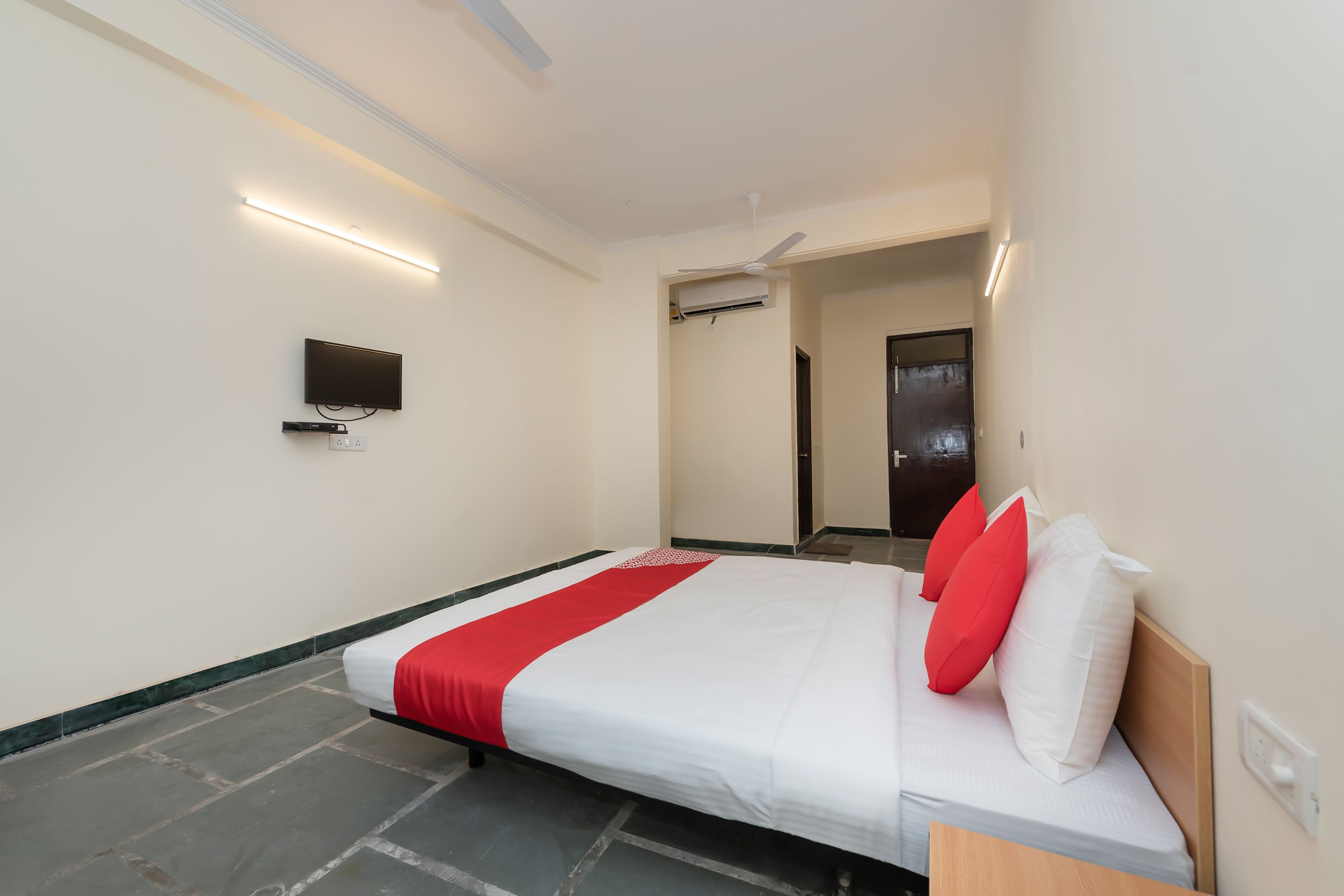 OYO Flagship 45264 Opposite Paryavaran Complex Post Office