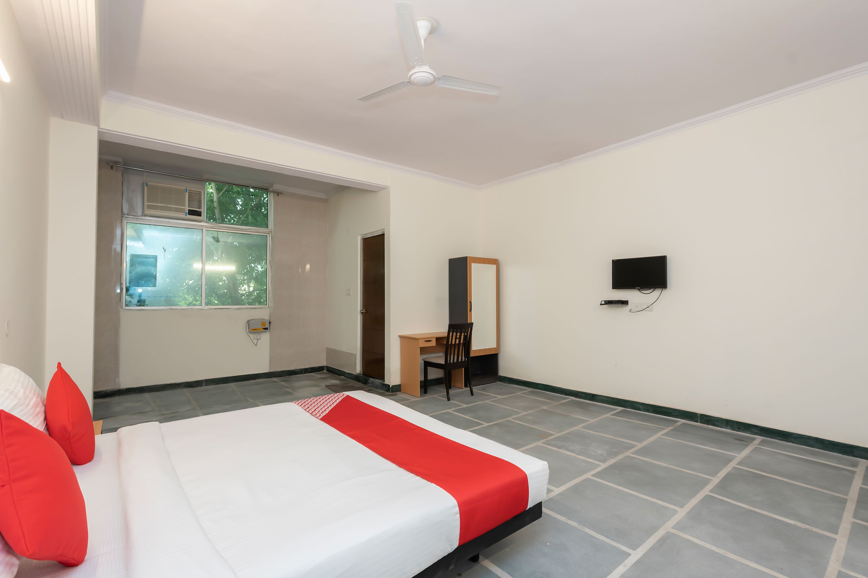 OYO Flagship 45264 Opposite Paryavaran Complex Post Office