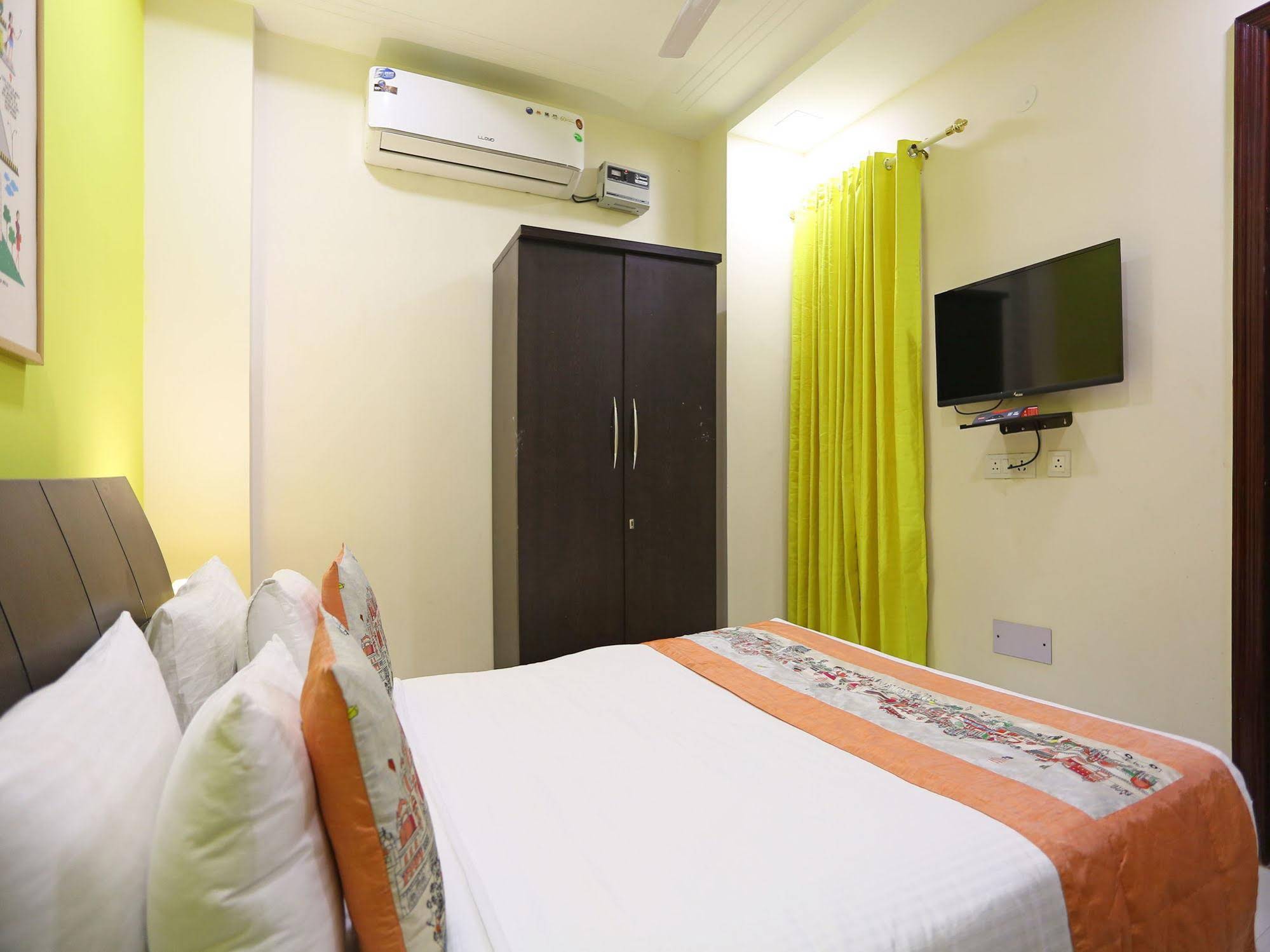OYO Flagship 545 Rohini Pitampura