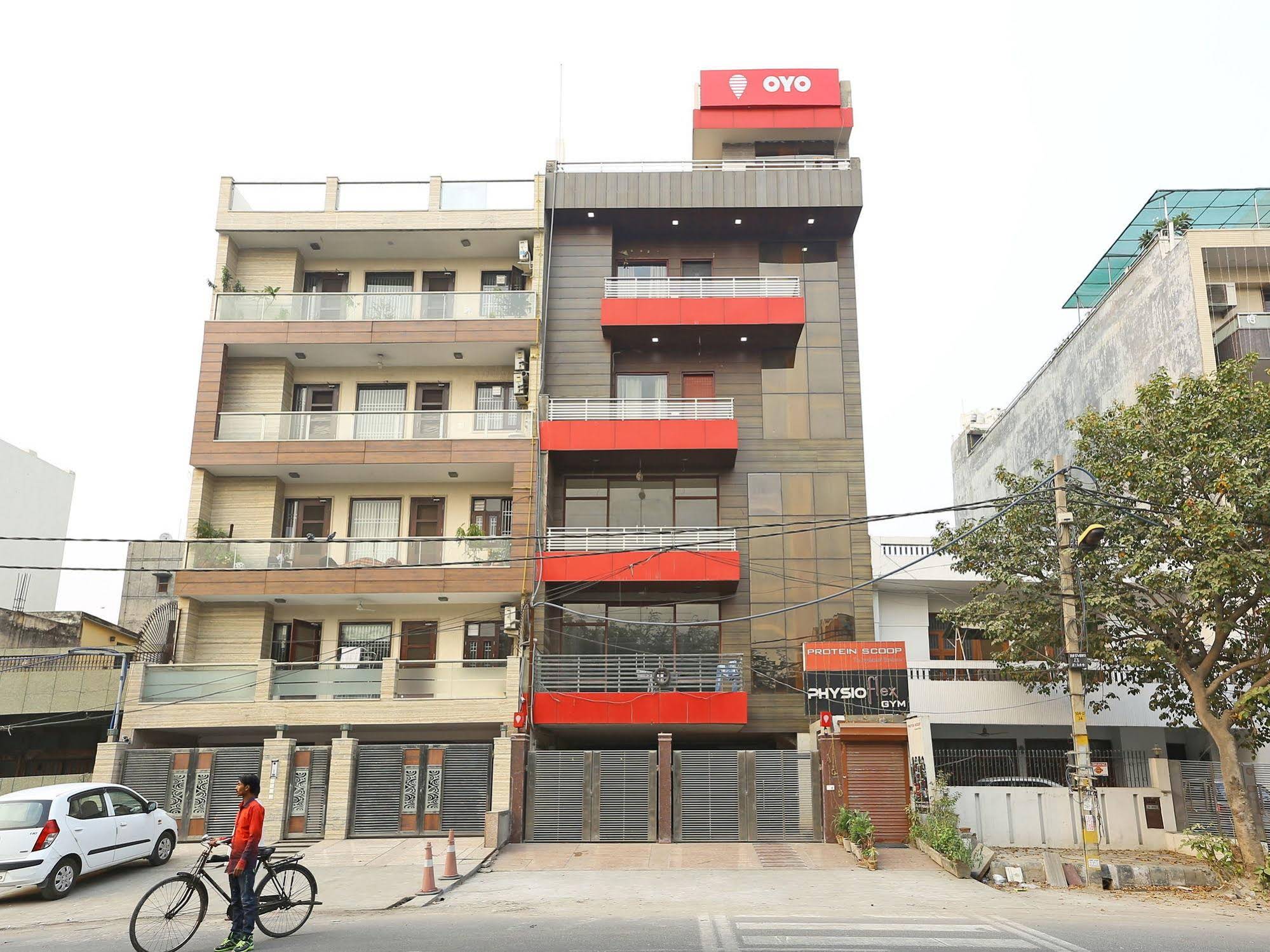 OYO Flagship 545 Rohini Pitampura