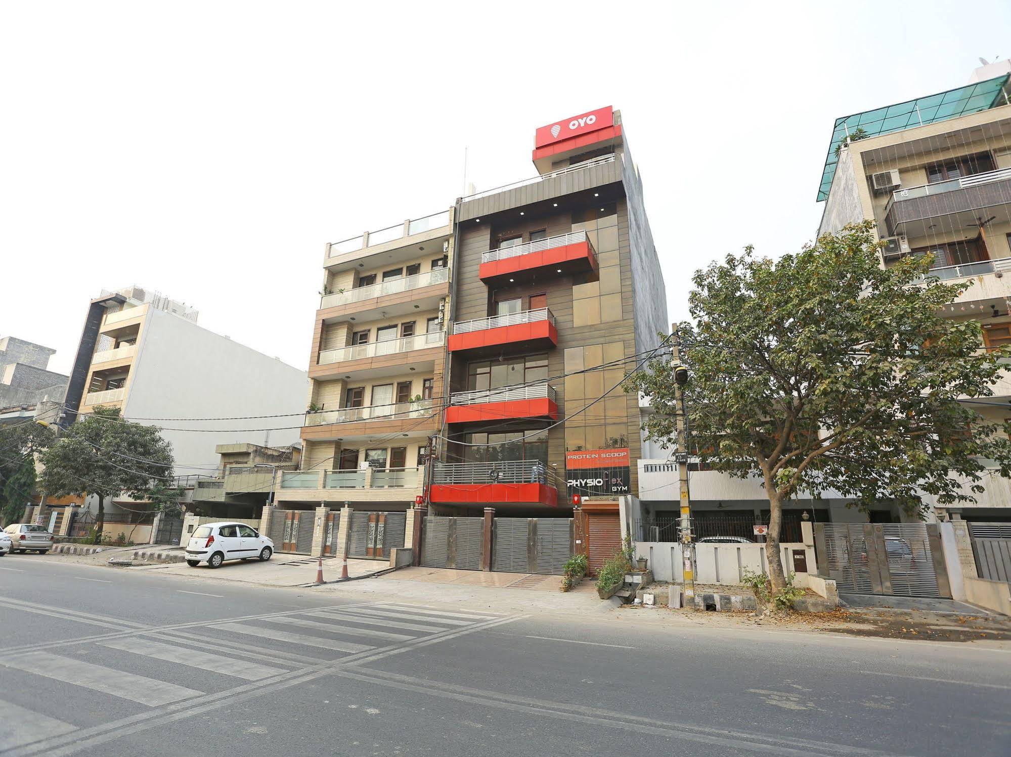 OYO Flagship 545 Rohini Pitampura