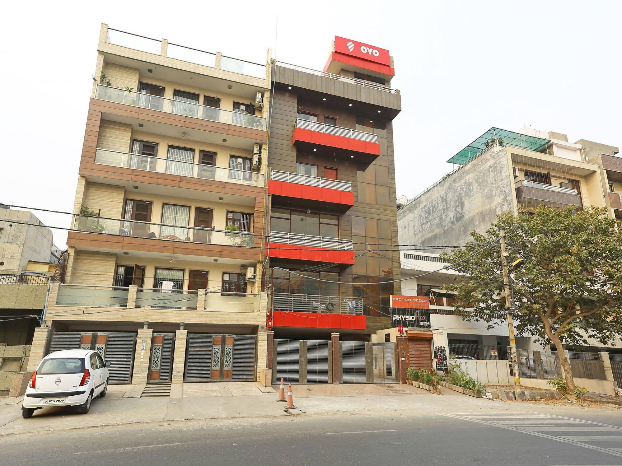 OYO Flagship 545 Rohini Pitampura