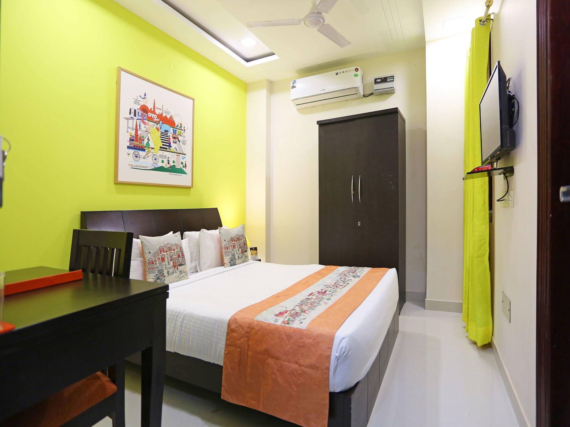 OYO Flagship 545 Rohini Pitampura