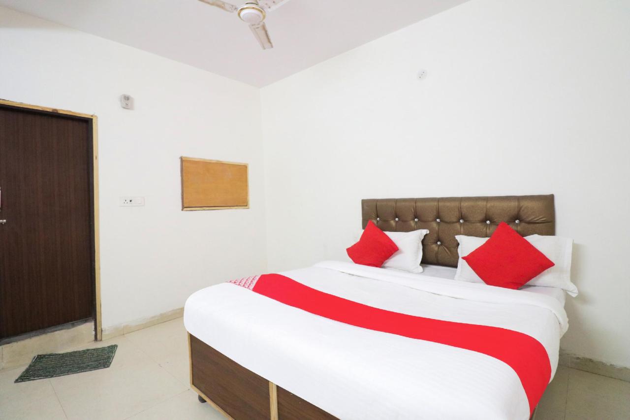 OYO Flagship 78704 Hotel Super Deluxe