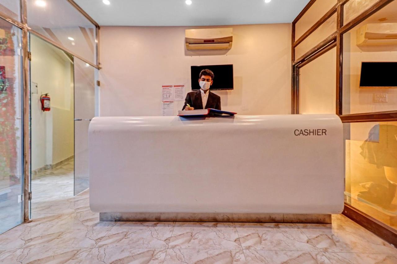OYO Townhouse 880 Saffron Hotel & Banquet