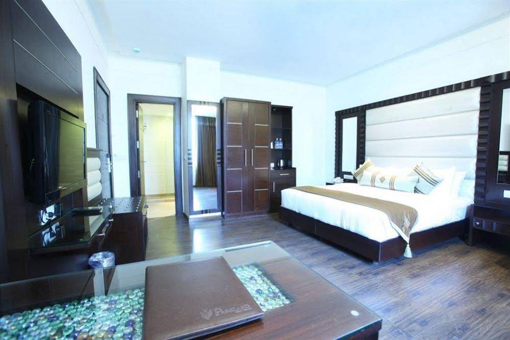 Parkland Grand Kapashera