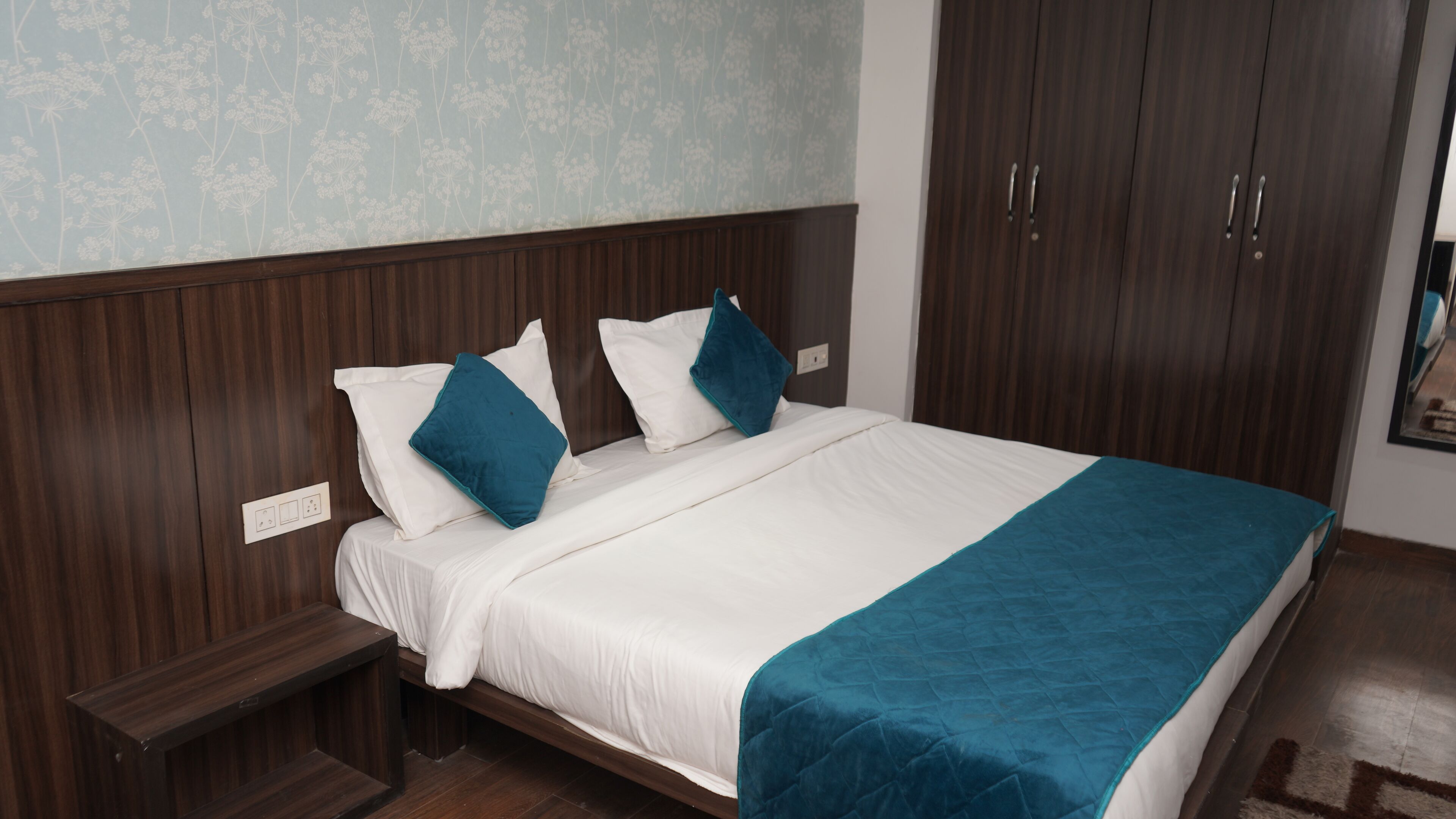 Qotel Hotel Rajori Garden