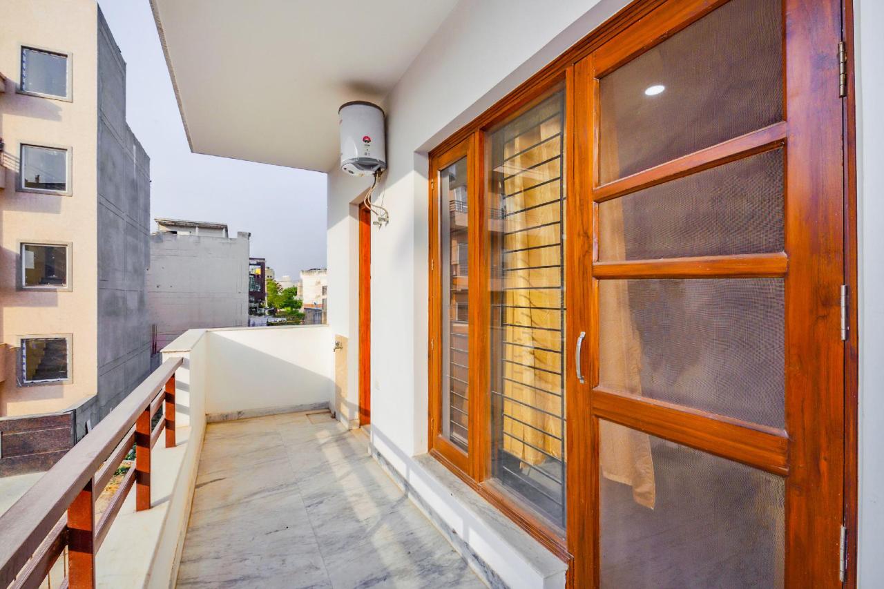 Red Velvet Inn by OYO Rooms