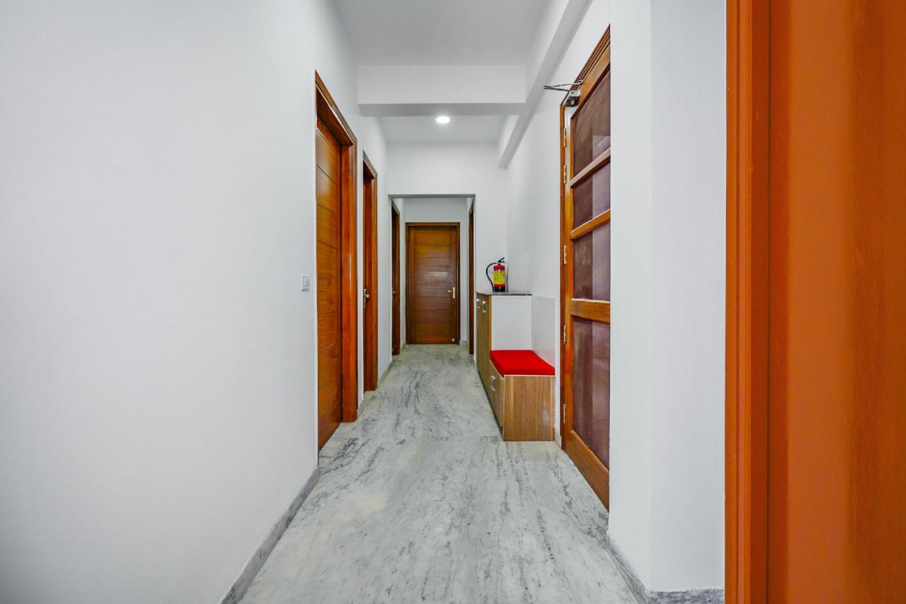 Red Velvet Inn by OYO Rooms