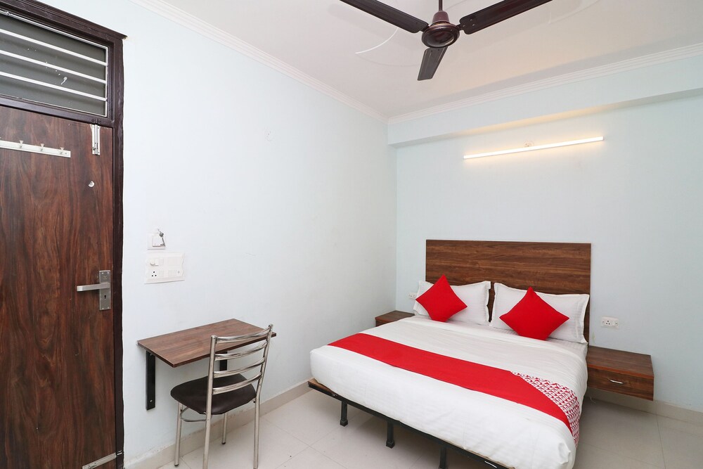 Sathguru Residency by OYO Rooms