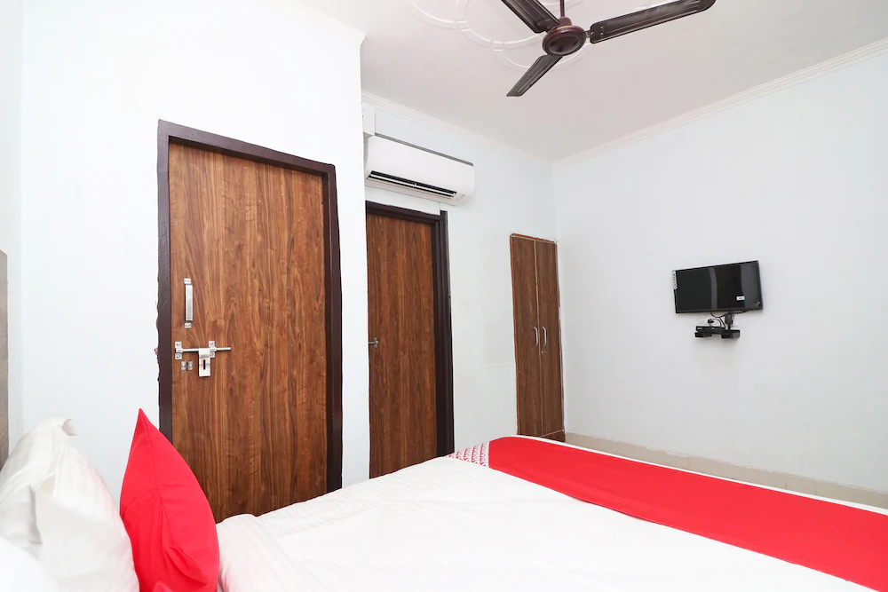 Sathguru Residency by OYO Rooms