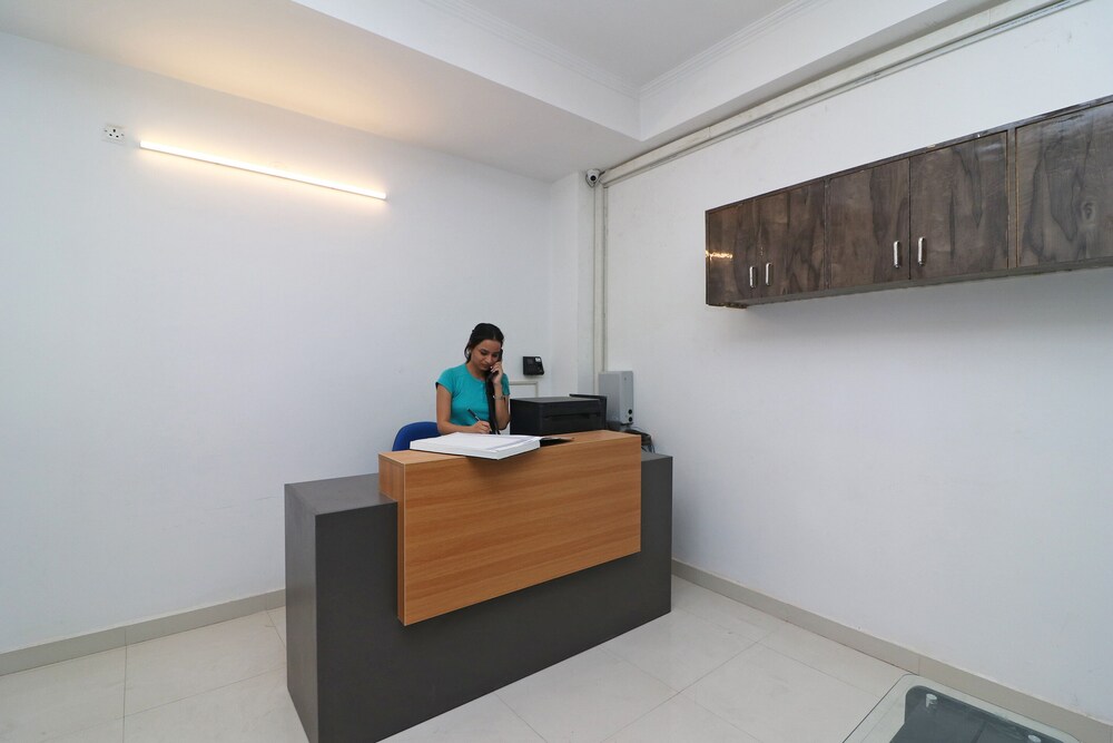 Sathguru Residency by OYO Rooms