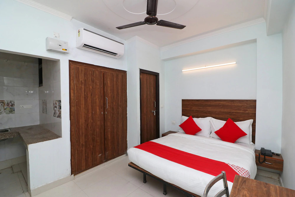 Sathguru Residency by OYO Rooms