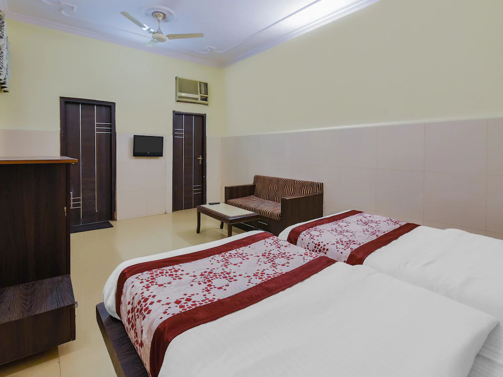 Shubham Palace by OYO