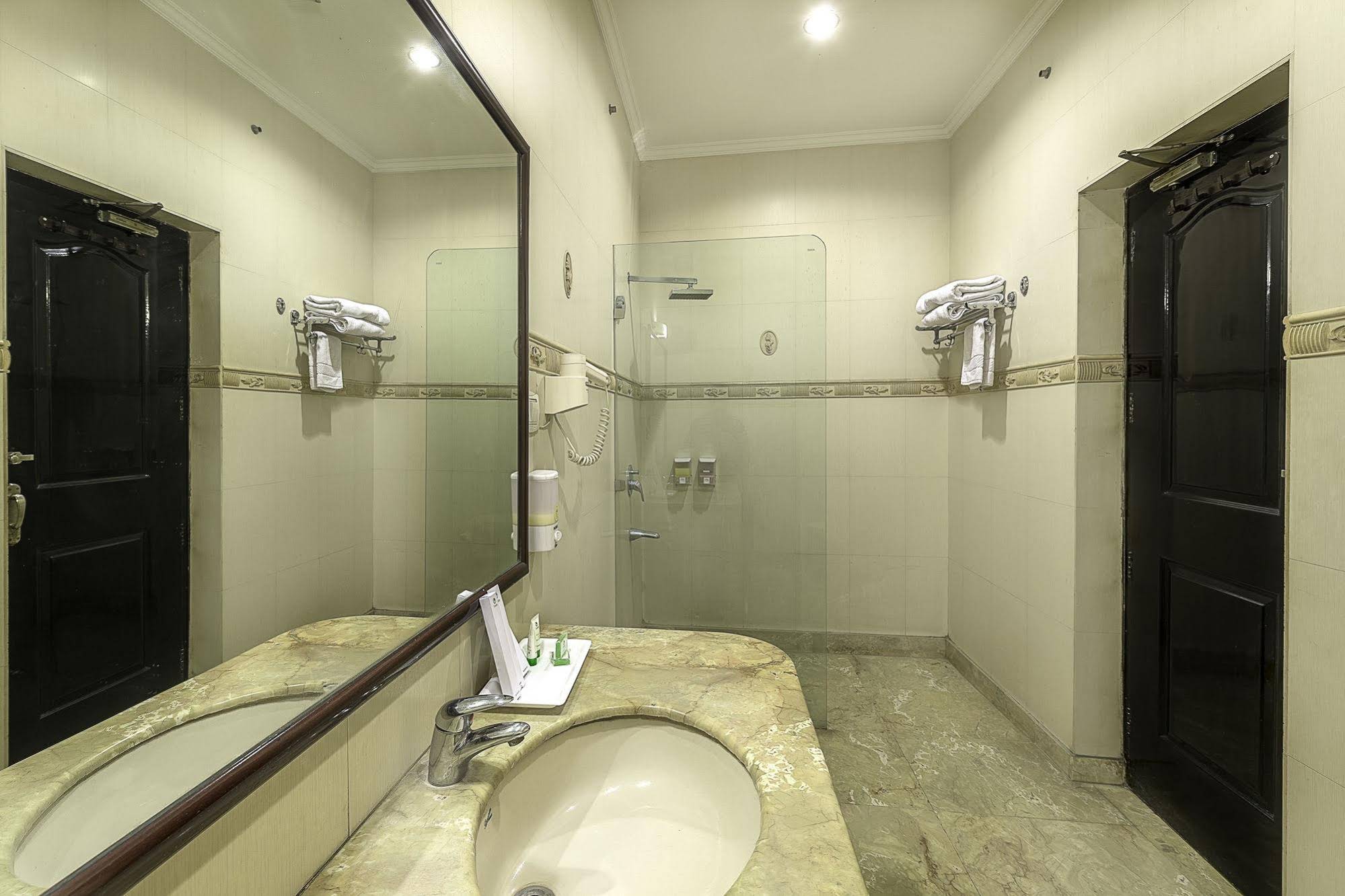 Treebo Singh Sons Karol Bagh