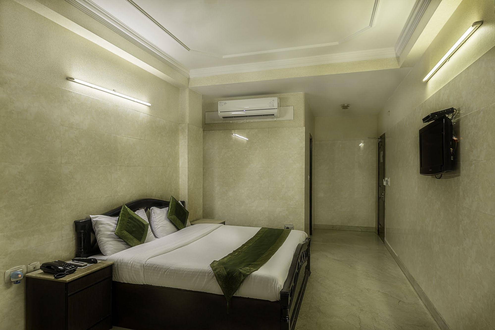 Treebo Singh Sons Karol Bagh