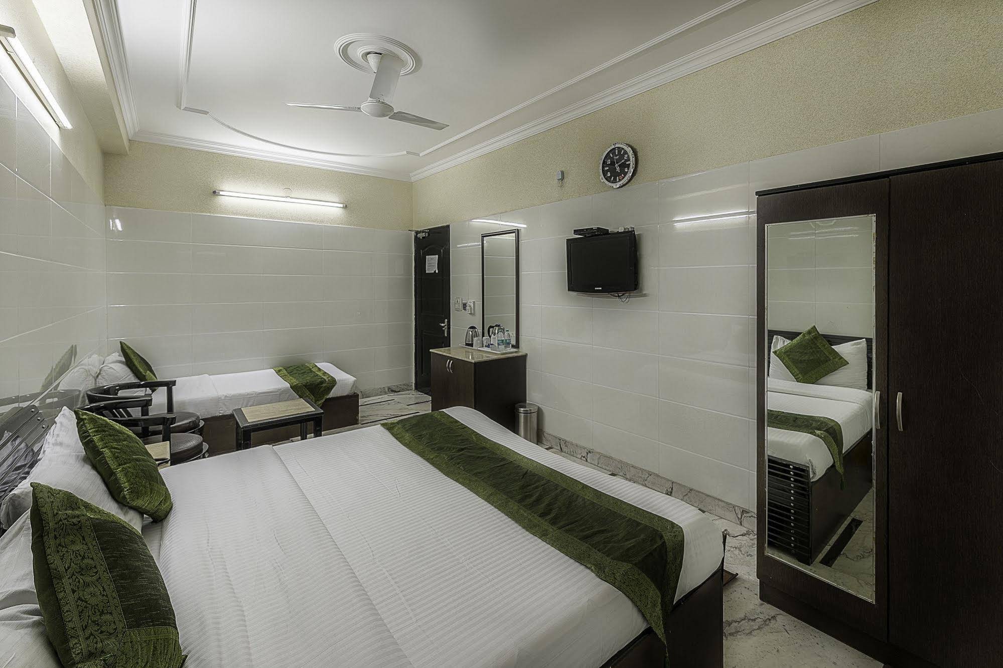 Treebo Singh Sons Karol Bagh