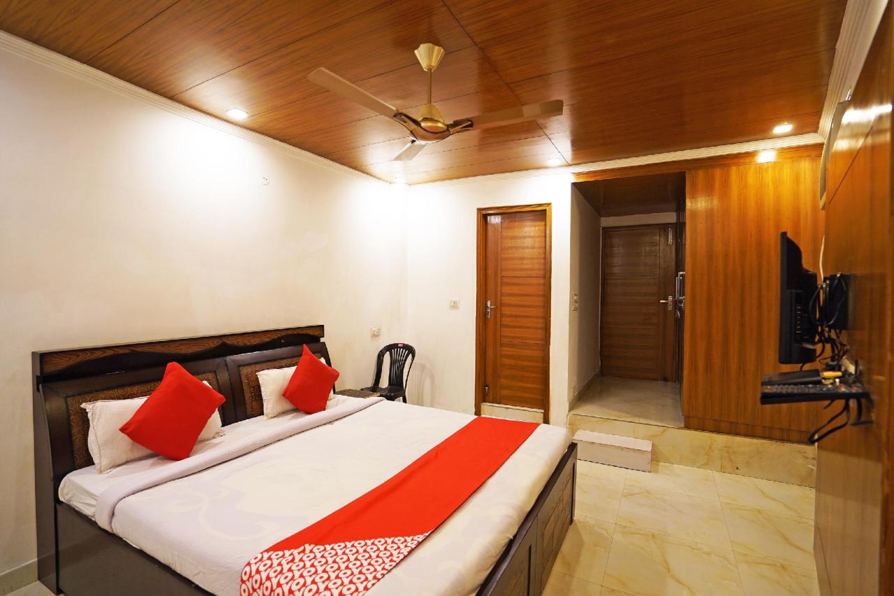 Sunroof Residency by OYO Rooms