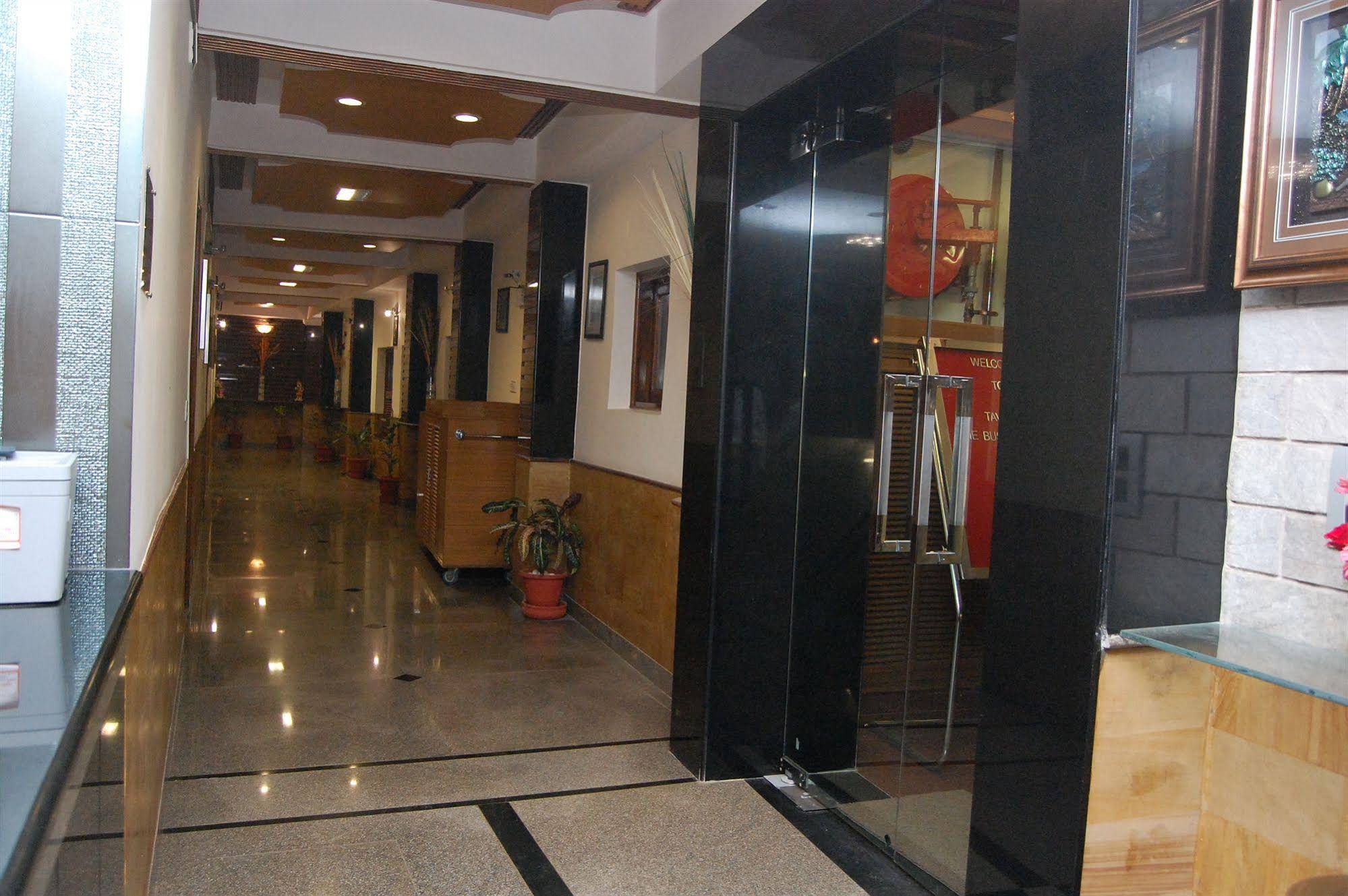 Tavern Business Hotel