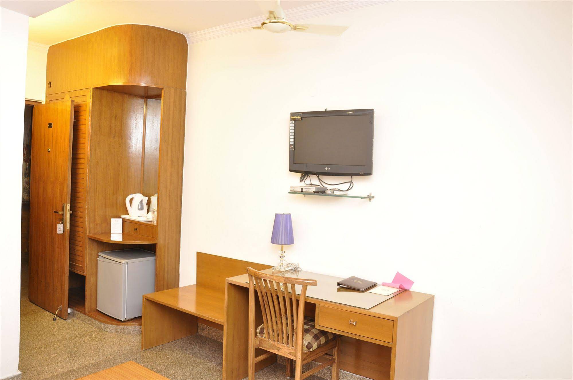 Tavern Business Hotel
