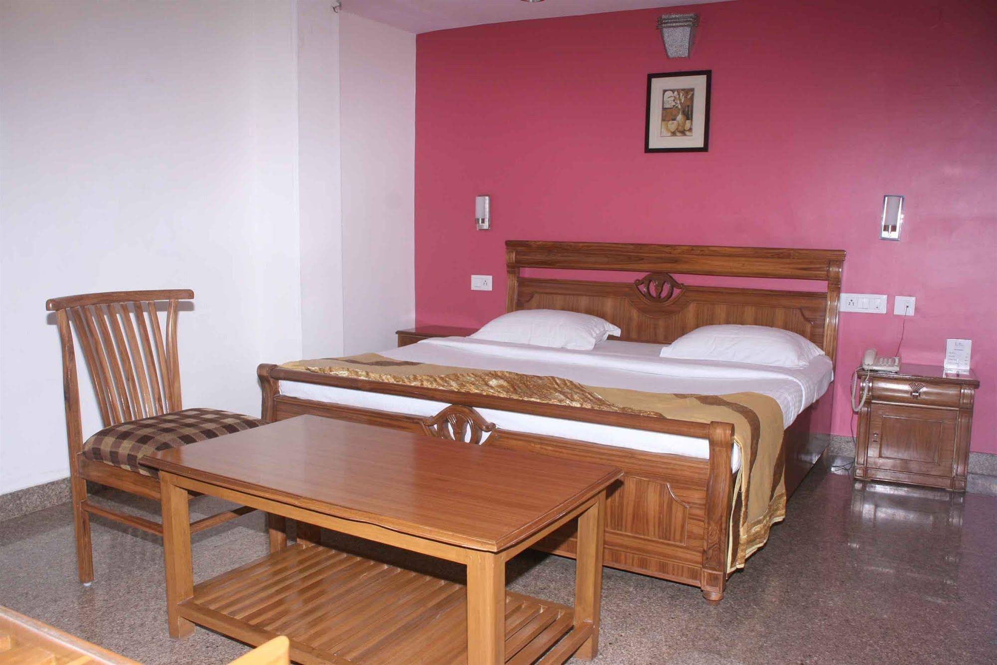 Tavern Business Hotel