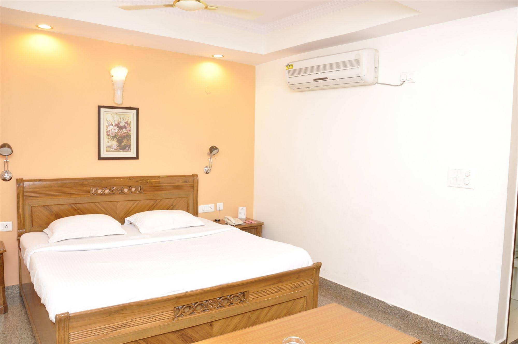 Tavern Business Hotel