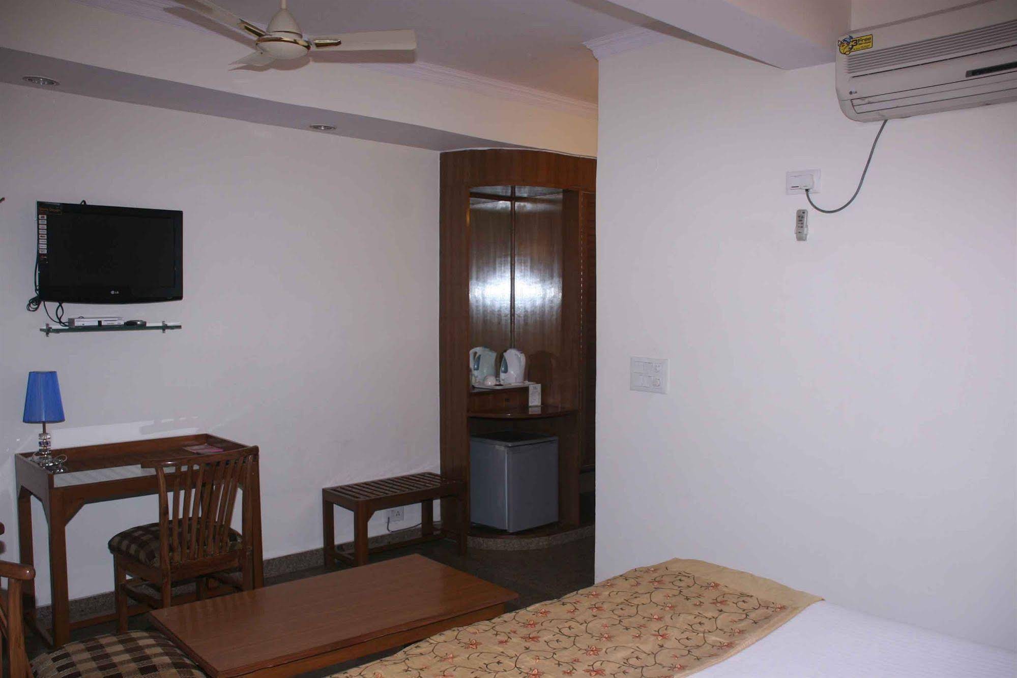 Tavern Business Hotel