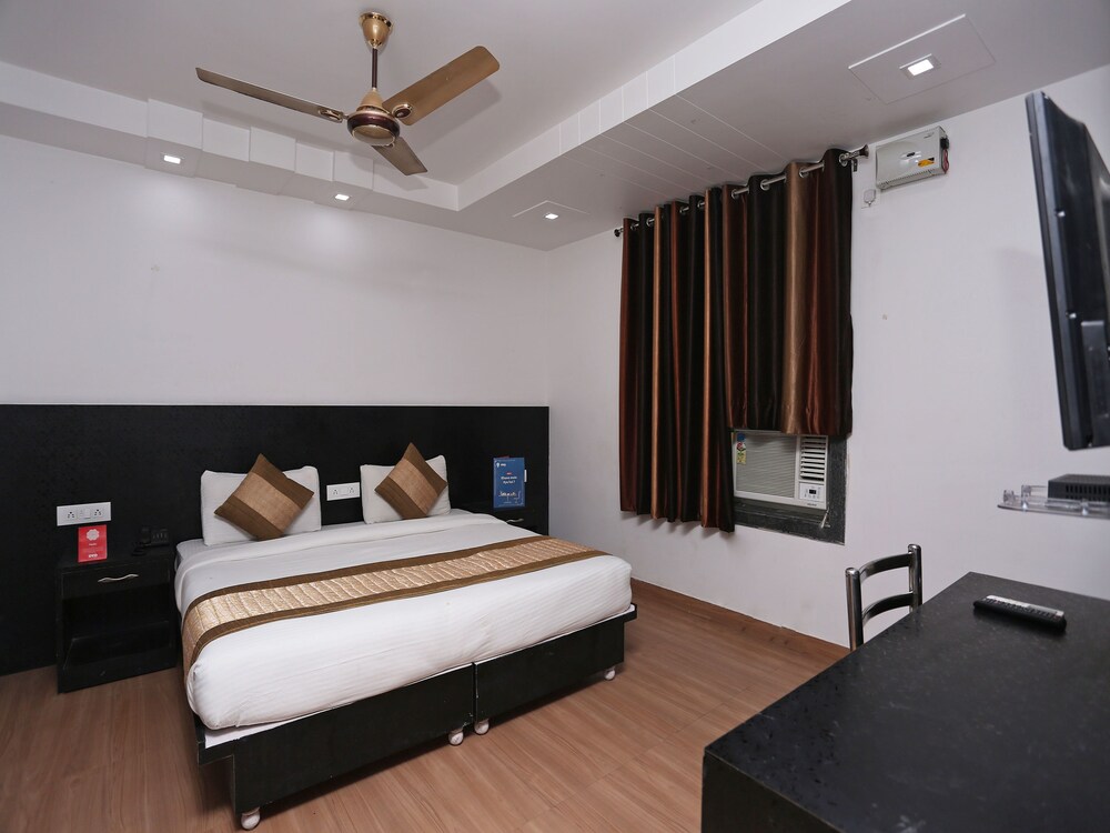 The Curtis By OYO Rooms
