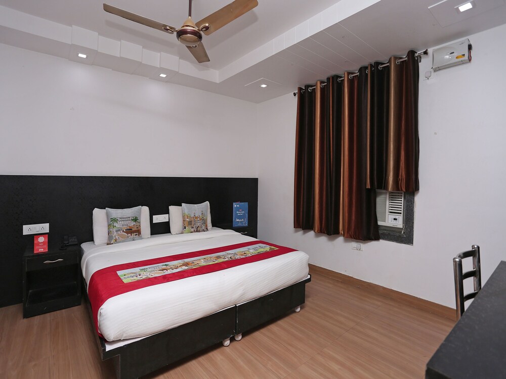 The Curtis By OYO Rooms