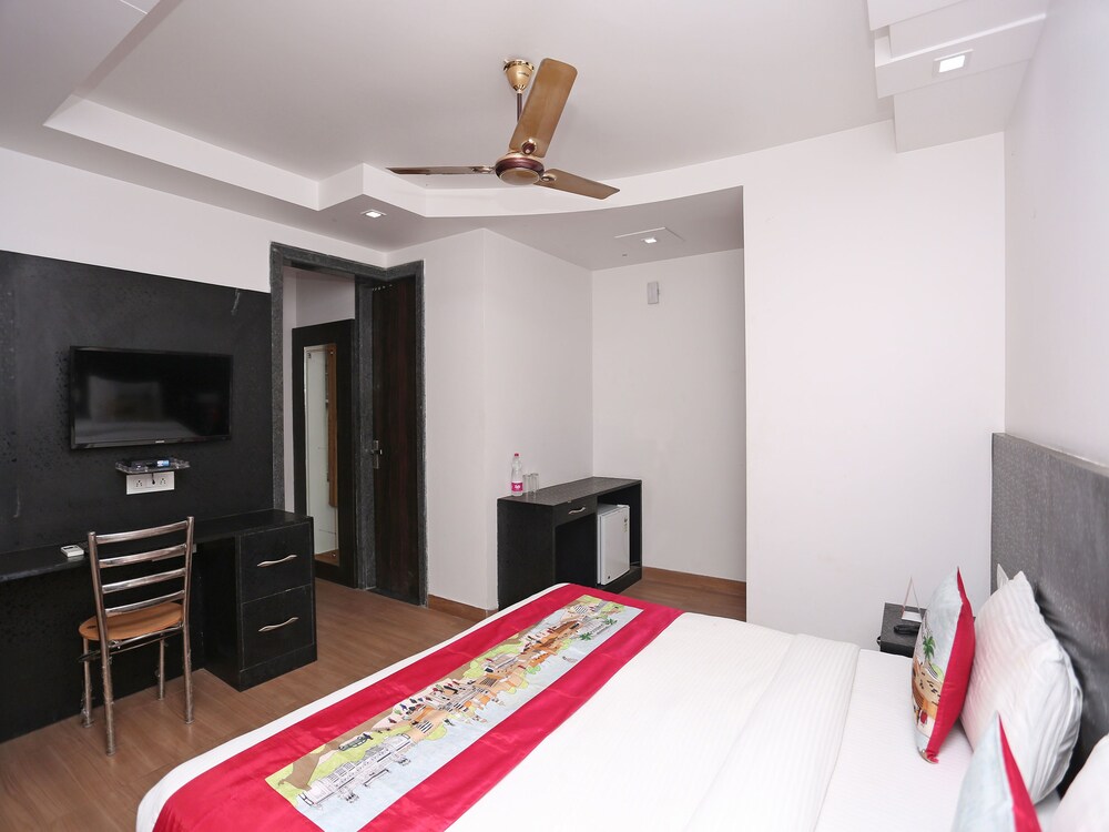 The Curtis By OYO Rooms