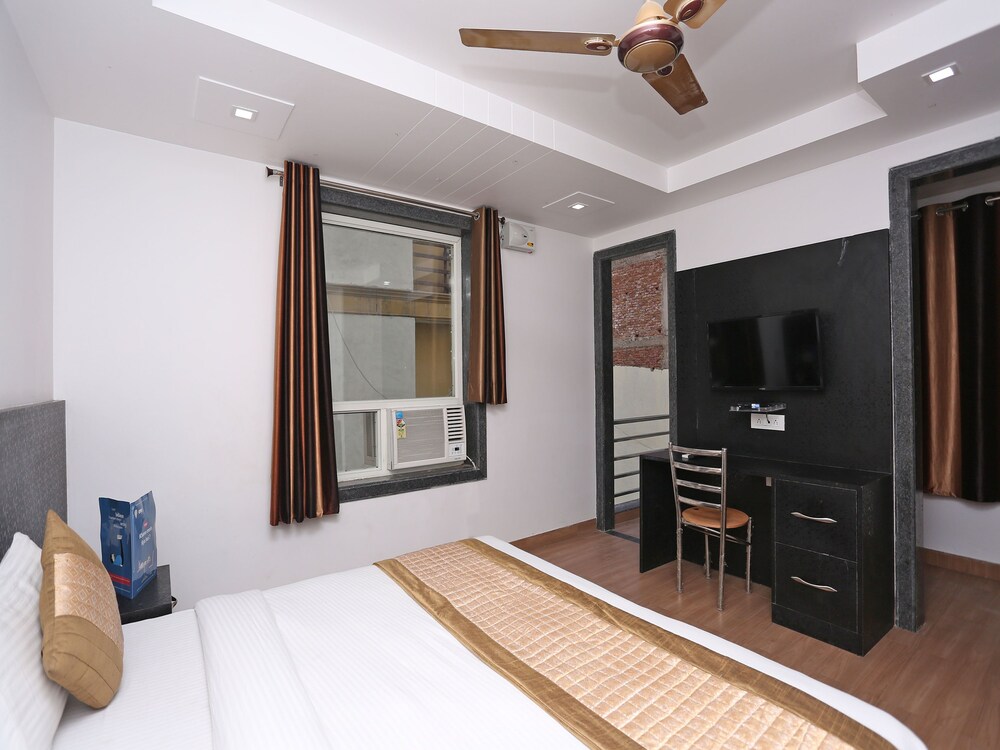 The Curtis By OYO Rooms