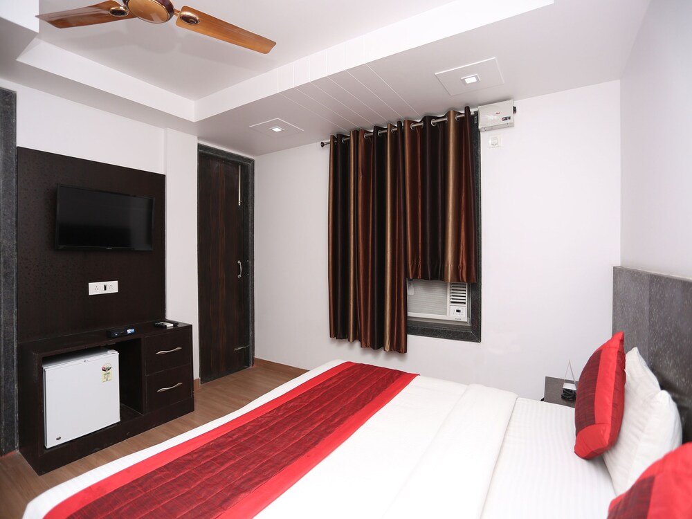 The Curtis By OYO Rooms