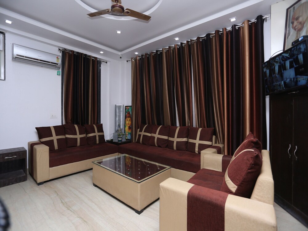 The Curtis By OYO Rooms