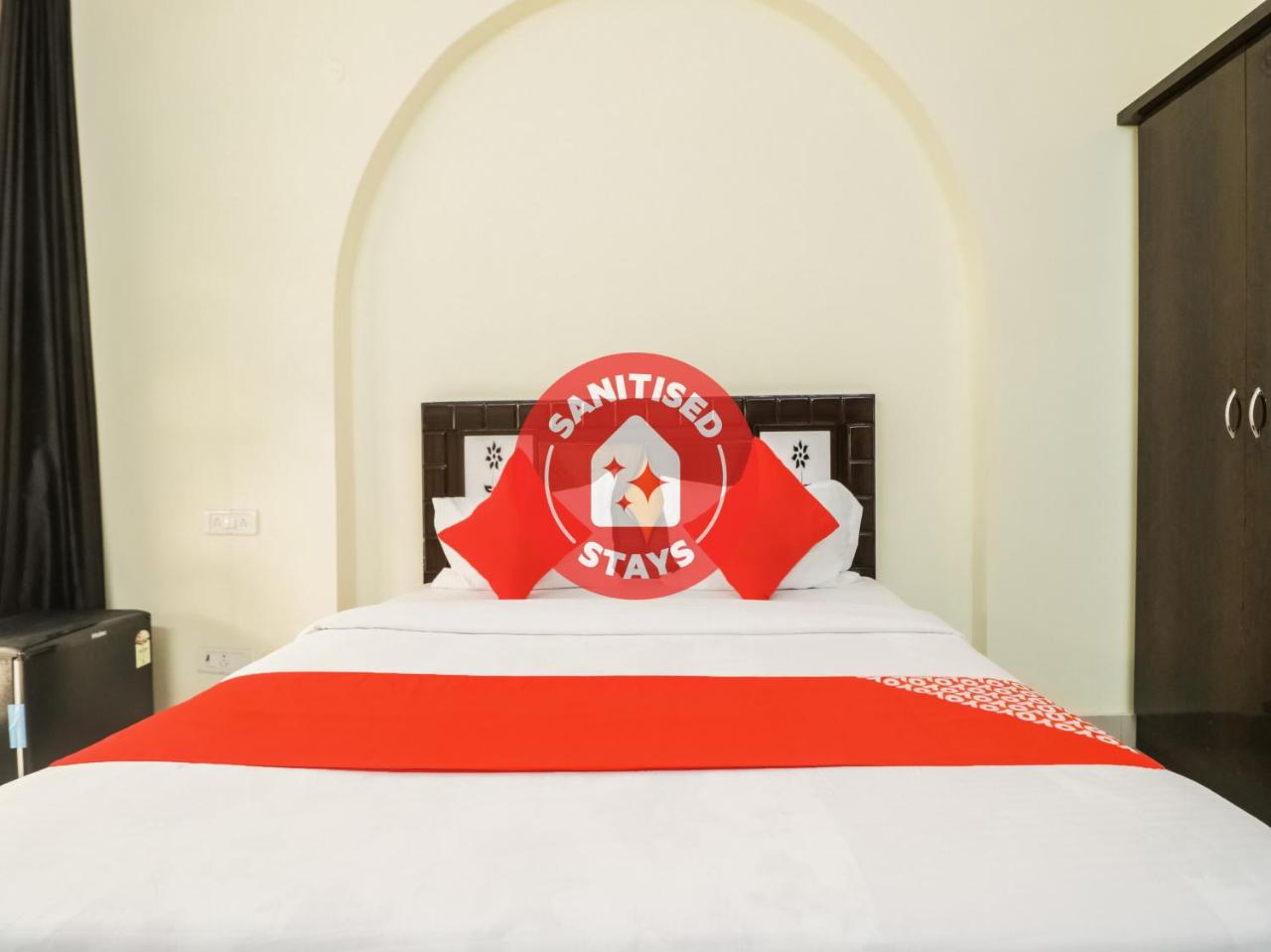 The Golden Bridge by OYO Rooms
