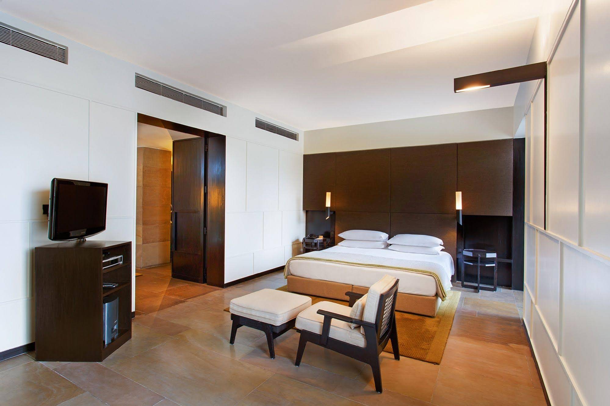 The Lodhi