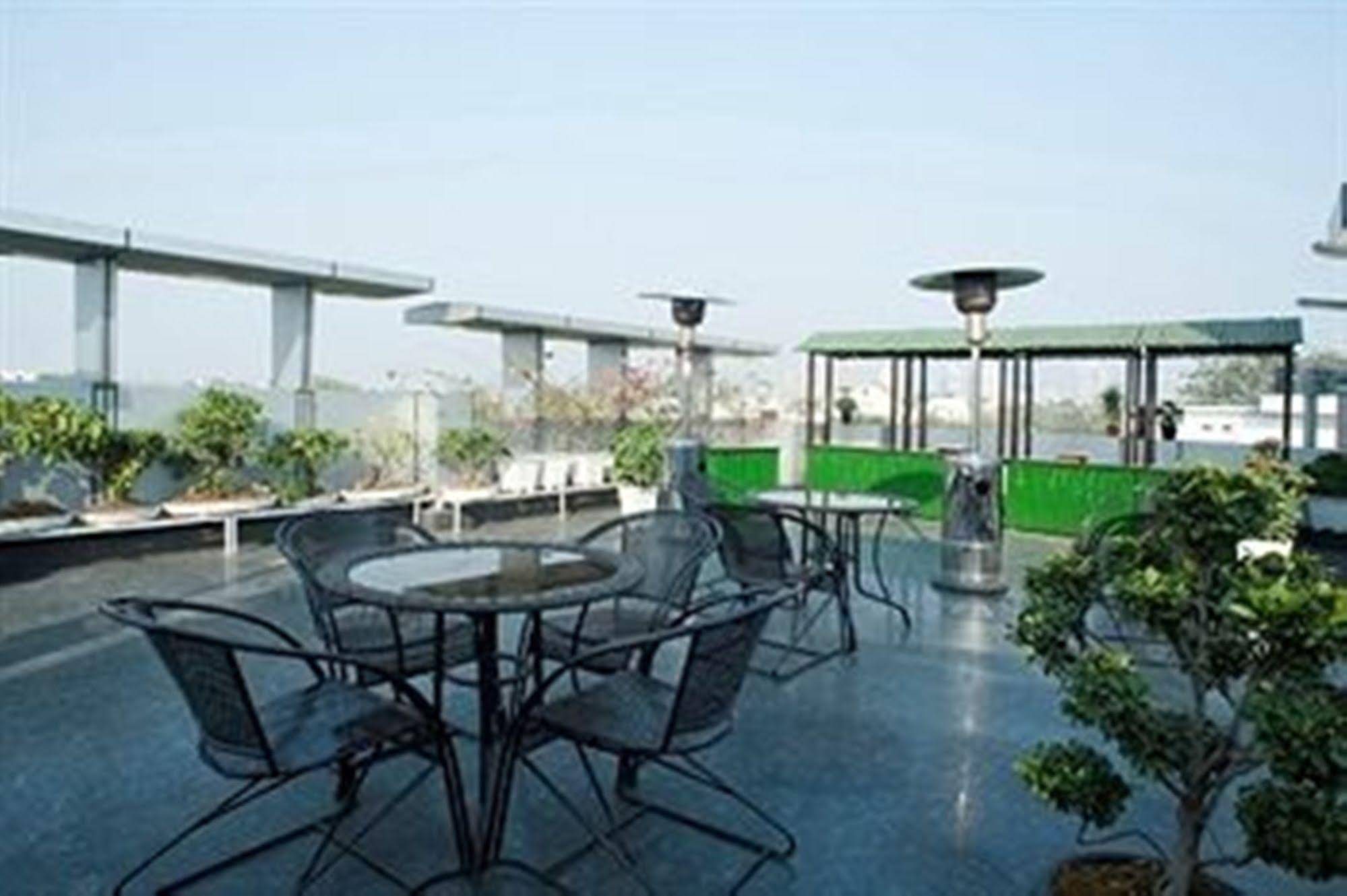 Rockland Hotel C R Park