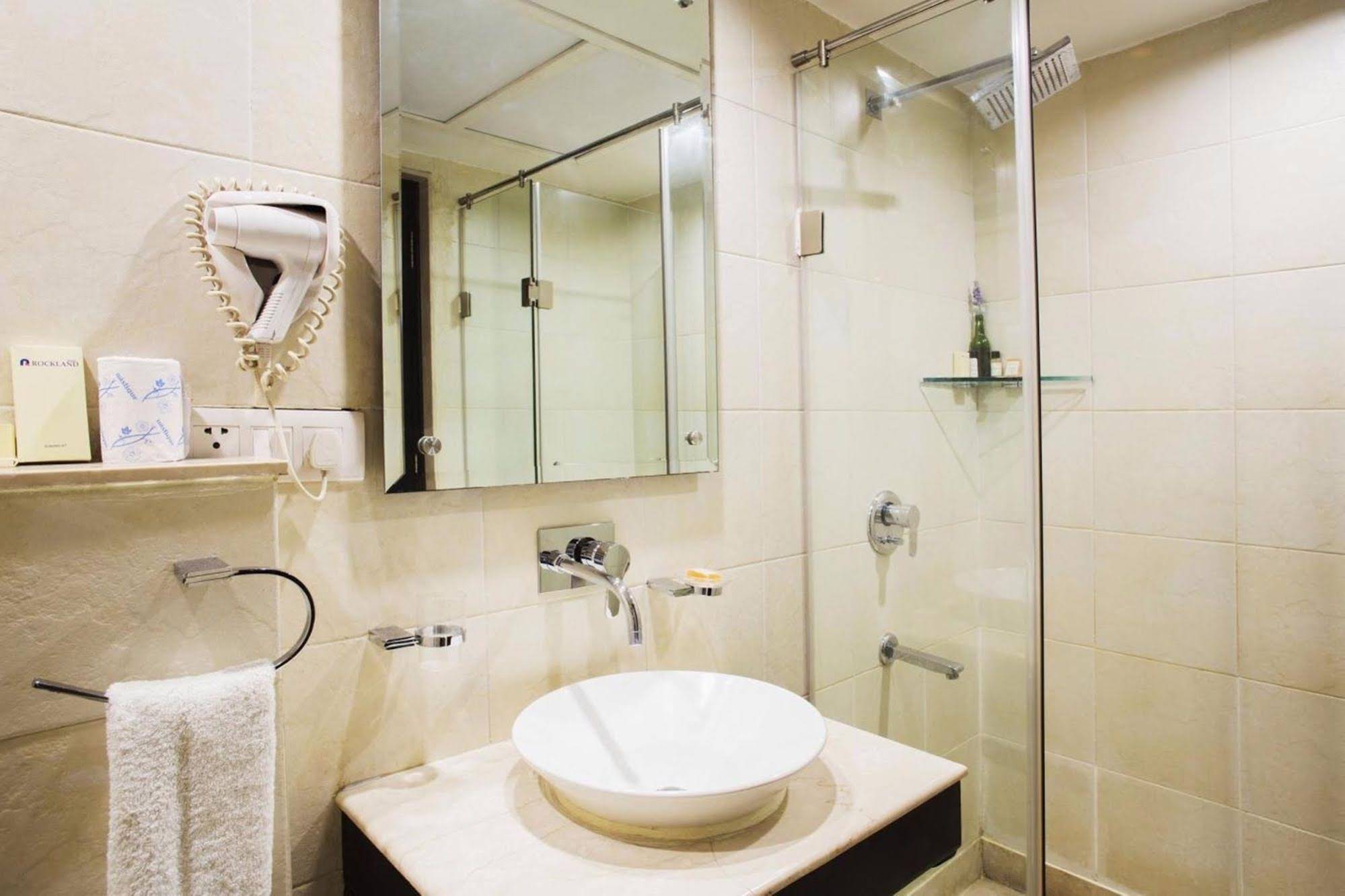 Rockland Hotel C R Park