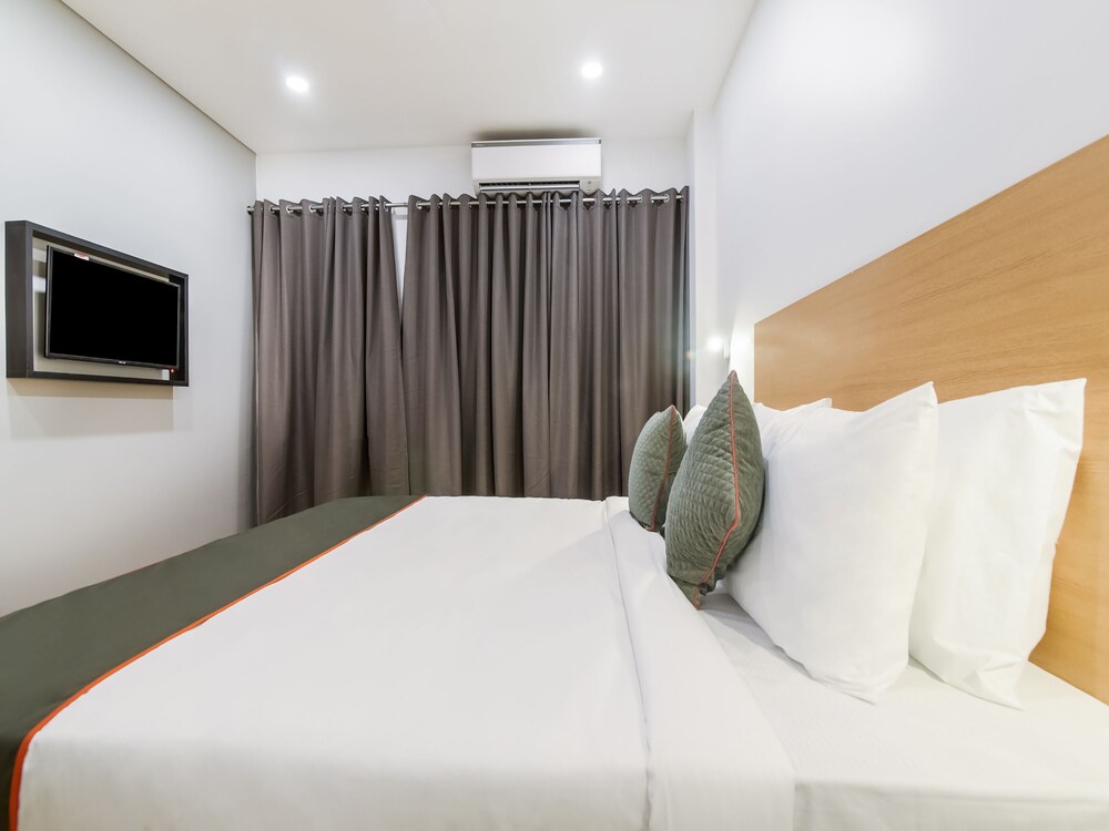 Hotel Saffron Gold