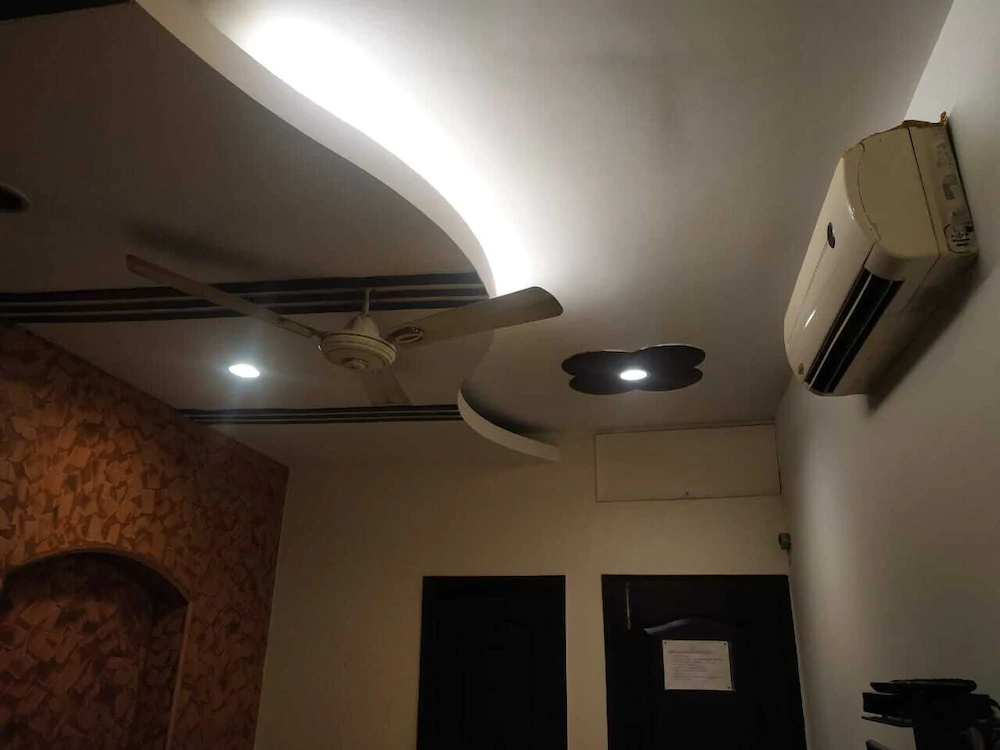 Vardhman Inn by ADB Rooms