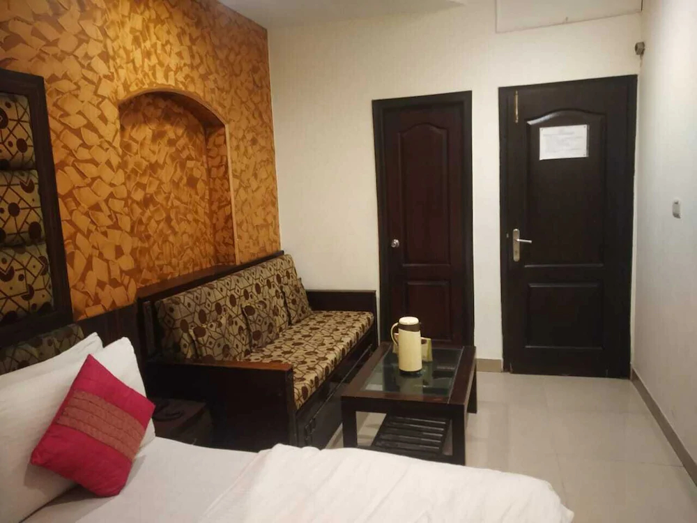 Vardhman Inn by ADB Rooms