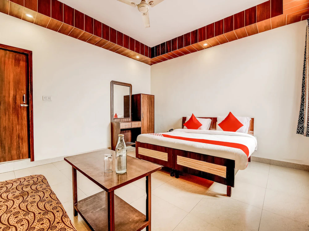 Vishwakarma Palace by OYO Rooms
