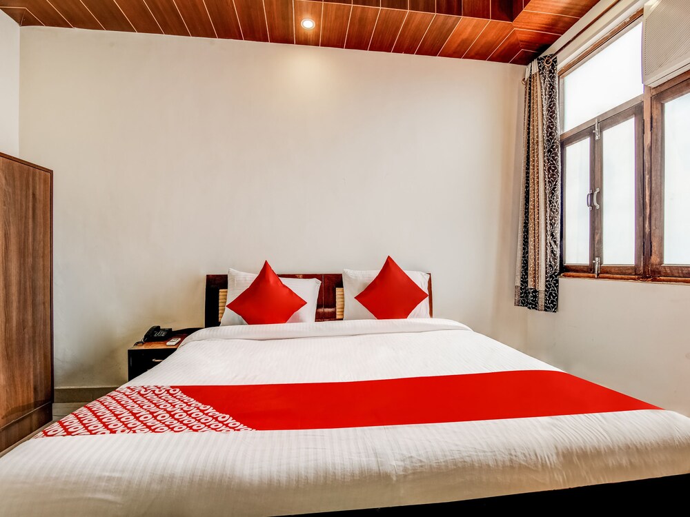 Vishwakarma Palace by OYO Rooms