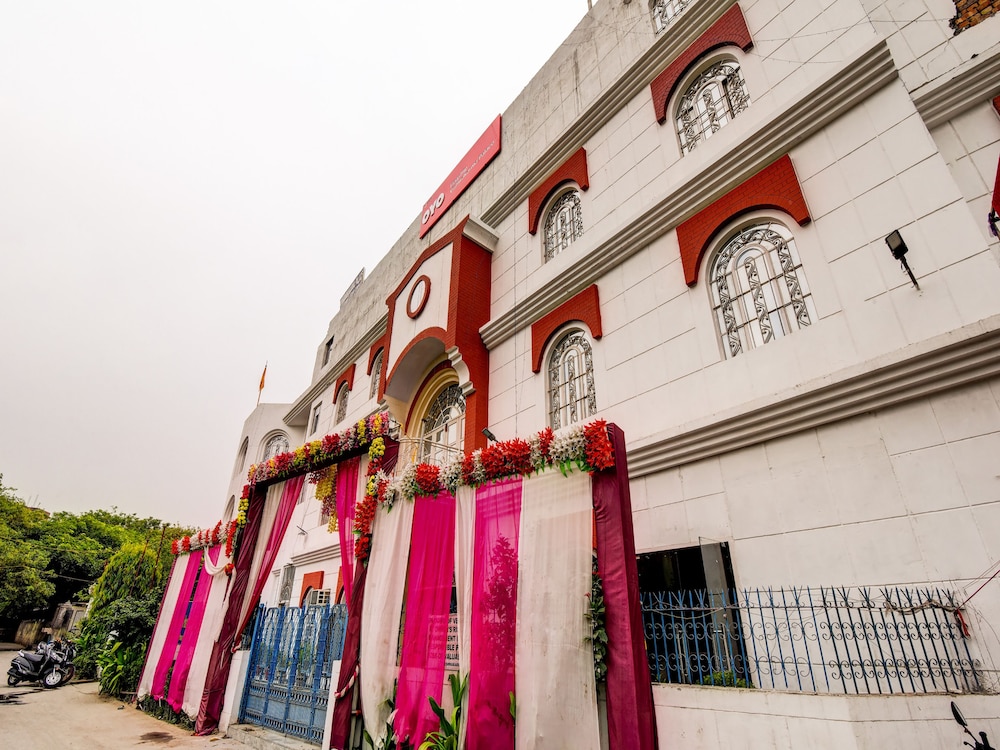 Vishwakarma Palace by OYO Rooms