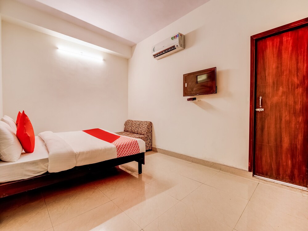 Vishwakarma Palace by OYO Rooms