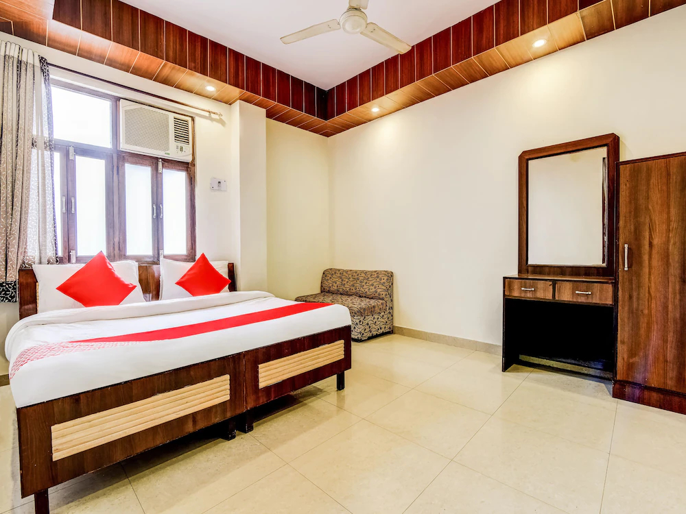 Vishwakarma Palace by OYO Rooms