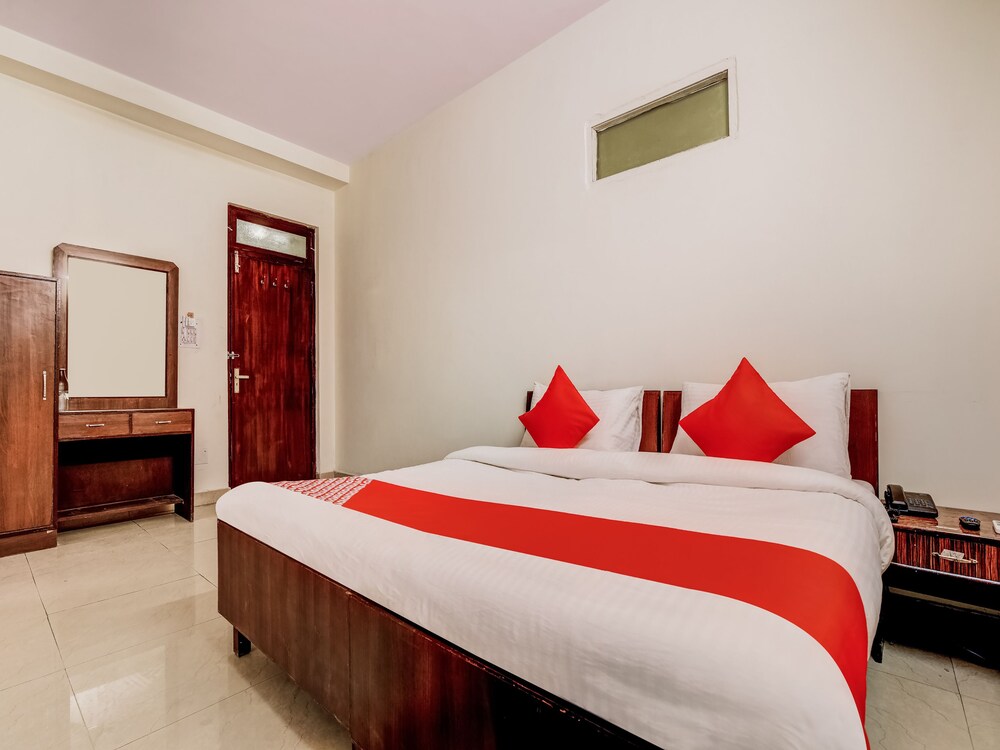 Vishwakarma Palace by OYO Rooms