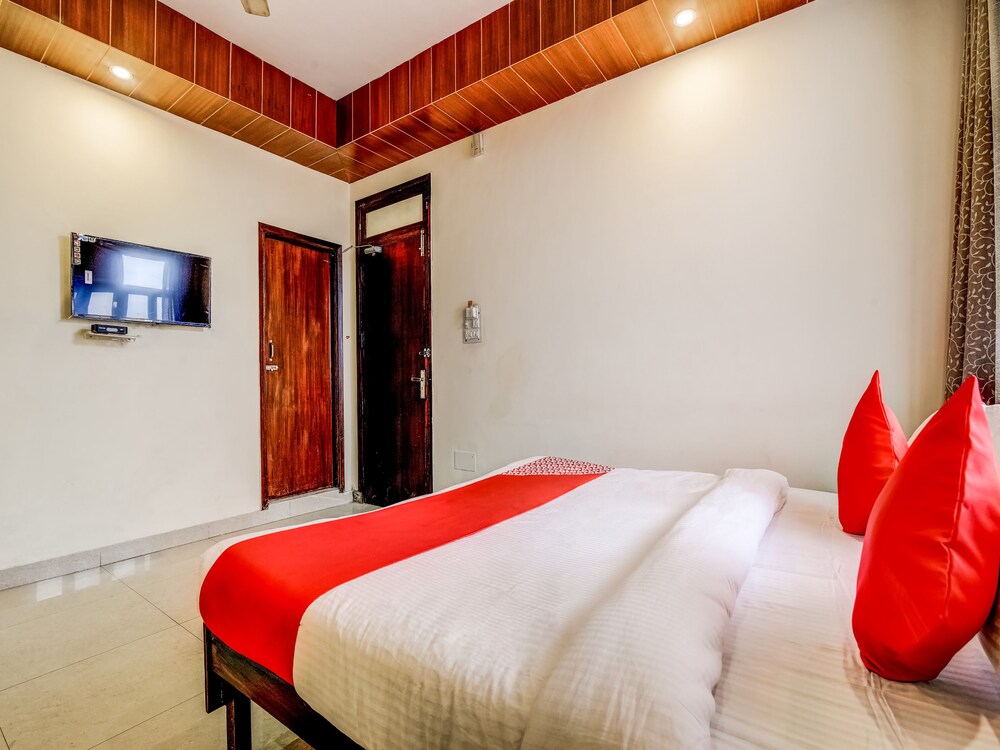 Vishwakarma Palace by OYO Rooms